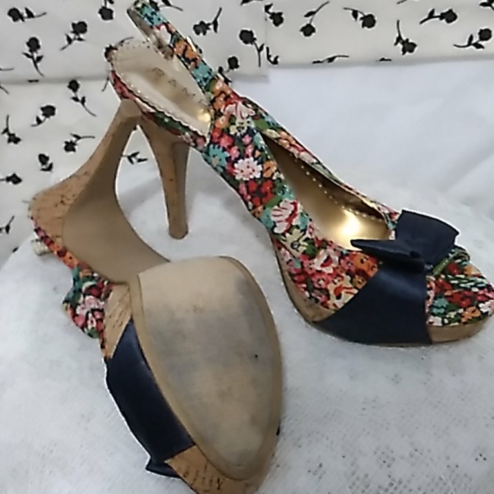 Rampage Grayson flower peeptoe heels